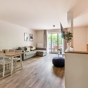 Schoenhouse Street Apart Otel
